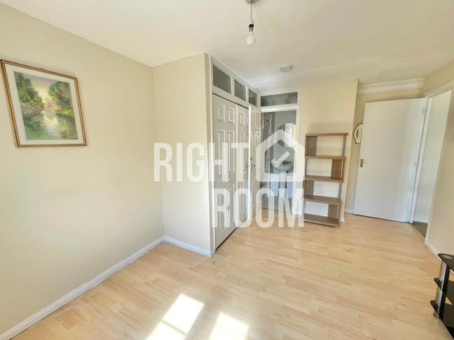 X2 Dbl Room & Private Ensuite Room - Beckton E6 Main Photo