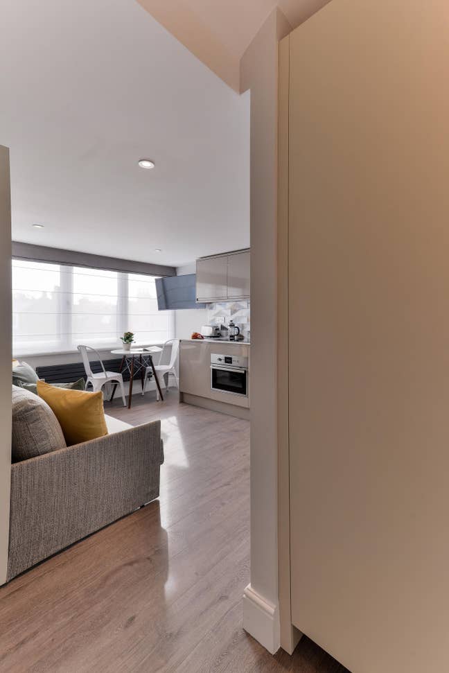 🎁Utility bills included, great location 🎁 Main Photo