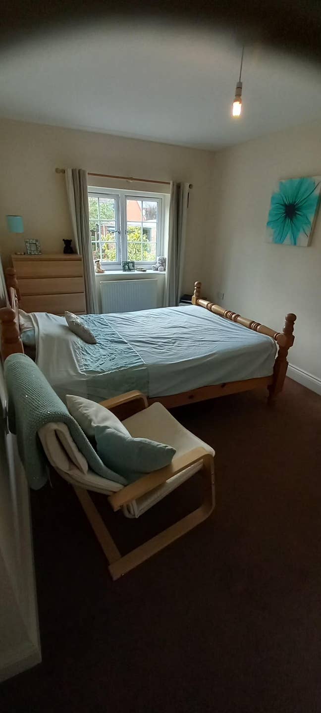 Spare double room en suite bathroom furnished Main Photo