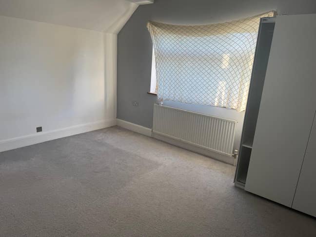 Premium Room Available – Steps from Queensbury Sta Main Photo