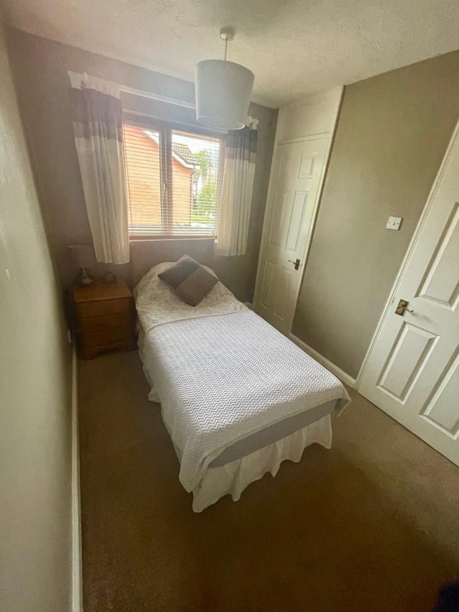Fully Furnished Single Room. Main Photo