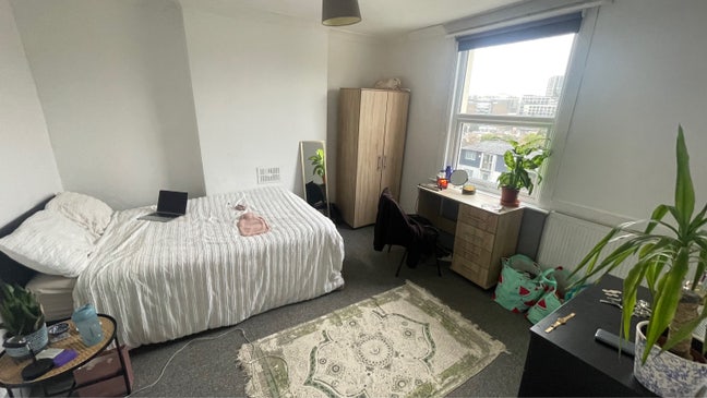 1 Bed in 3 Bed Maisonette Main Photo