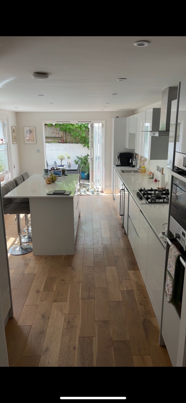 Spacious double room with bathroom in Fulham Main Photo