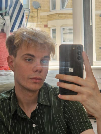 looking to find a room/buddy up :) Main Photo