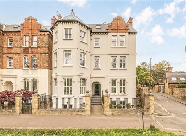2 Bed 2 Bathroom Flat on Clapham Common Main Photo