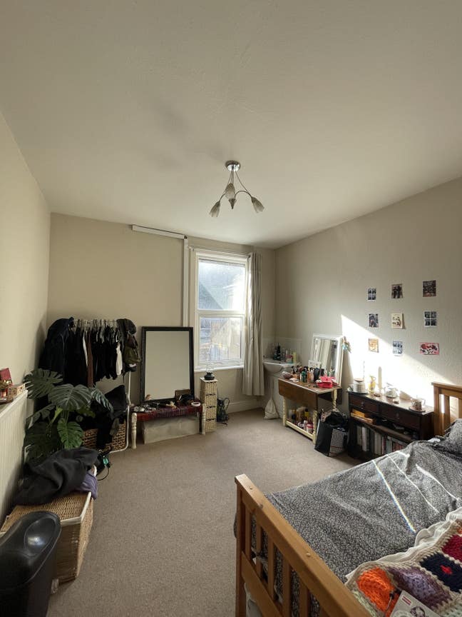 Double room available in a girls flatshare  Main Photo