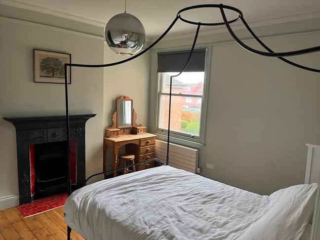 Mon-Friday Double Room available in family home Main Photo