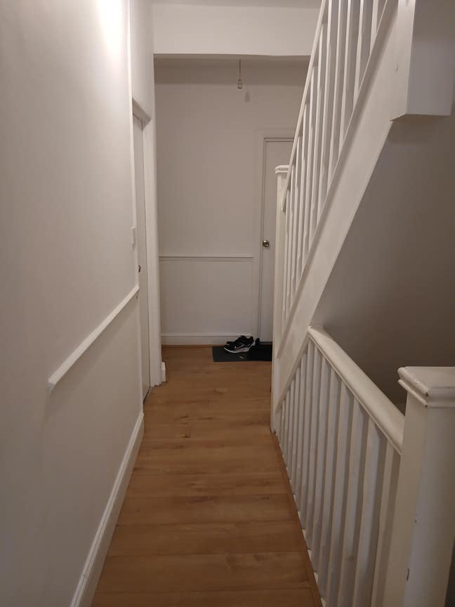 Comfortable rooms available for short term  Main Photo