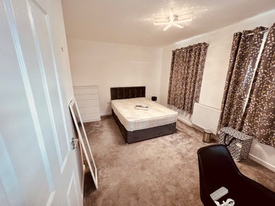 Large Ground Floor Double Room Main Photo