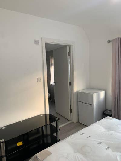 Ensuite bedroom - Dollis hill/Neasden  Main Photo