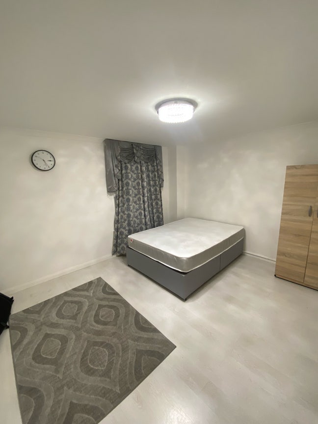 5 Minutes walk from Limehouse DLR Main Photo