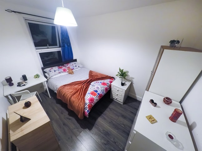 Lovely Double Room/Available Now/ in Leytostone Main Photo