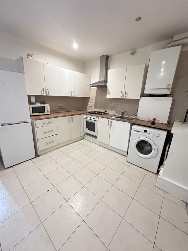 Double & single rooms available E7  Main Photo