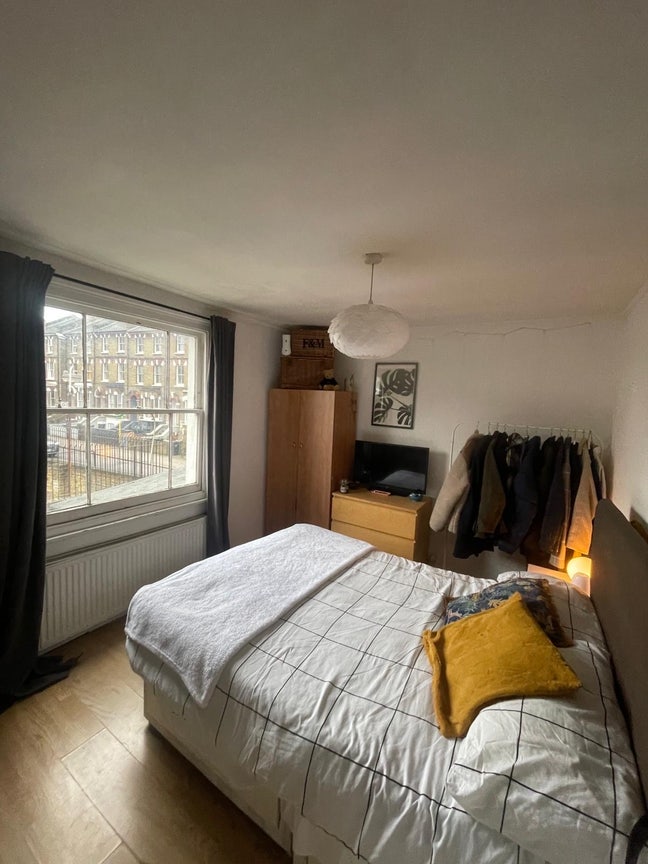 Double Bedroom in Zone 1 Main Photo