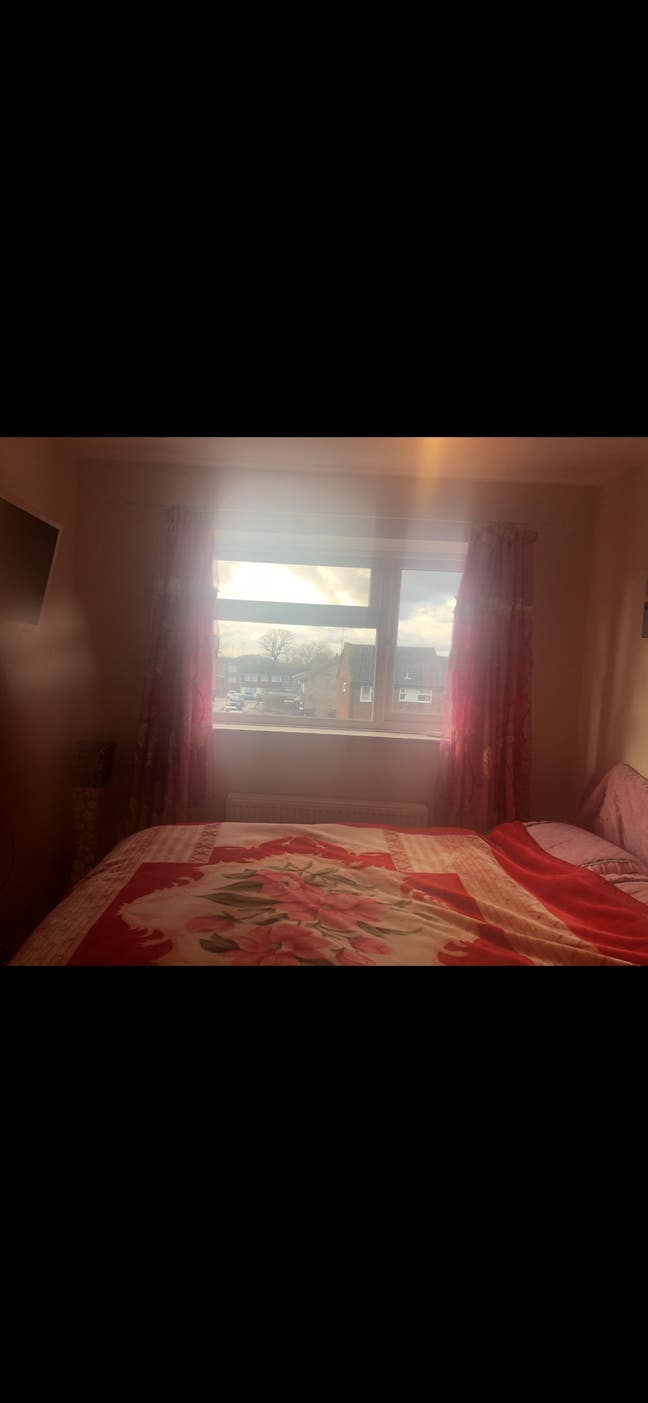 I have two double and one single bedroom to let Main Photo