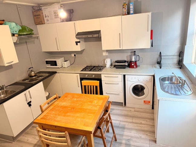 1Min Walking to Dollis Hill Station, Nice Double  Main Photo