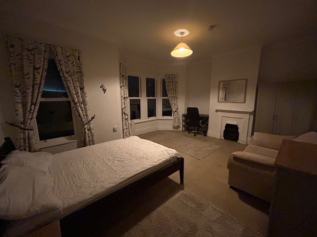 Large Double room in Kingswood Main Photo