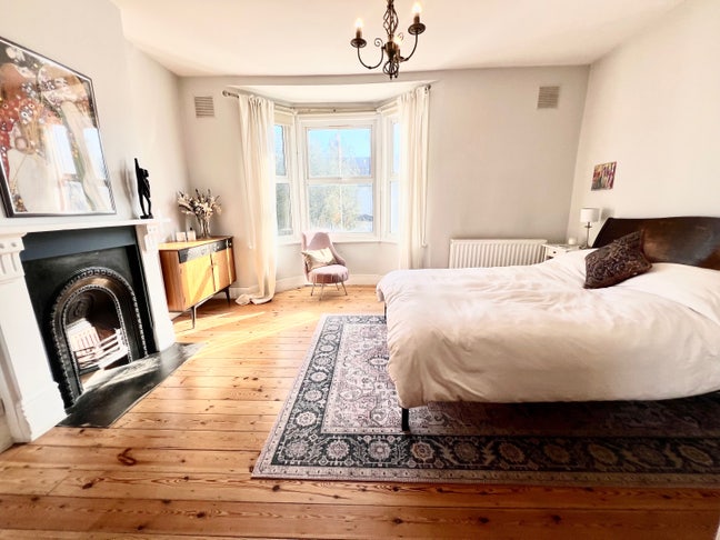 Charming large double room in house Main Photo