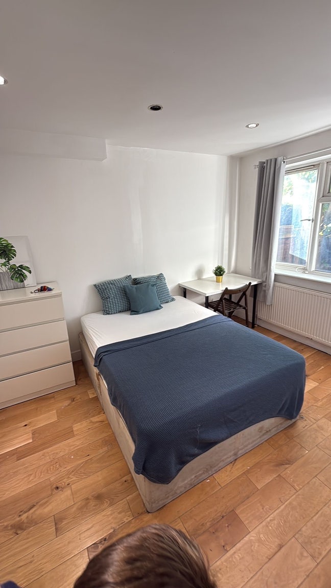Refurbished Double Room in a Residential Place Main Photo