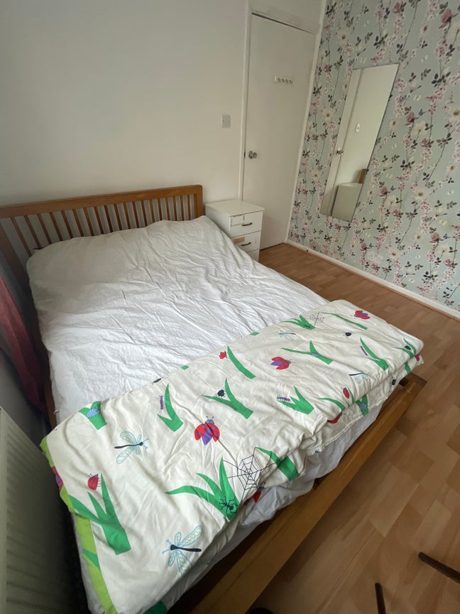 Spacious double bedroom to rent Main Photo