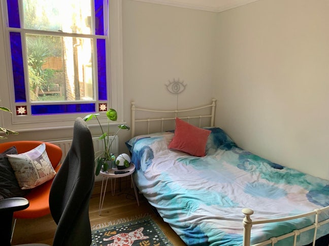 Double bedroom available in heart of stokey Main Photo