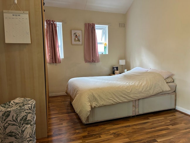 Spacious double room with lots of natural light Main Photo
