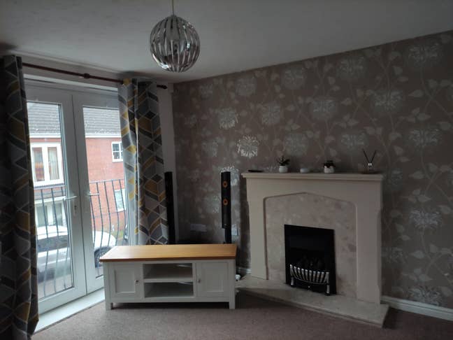Double room,en-suite,1 person to share house with Main Photo
