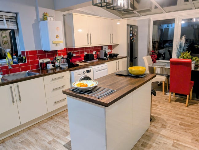 Large Single Room to Let In Hove Main Photo