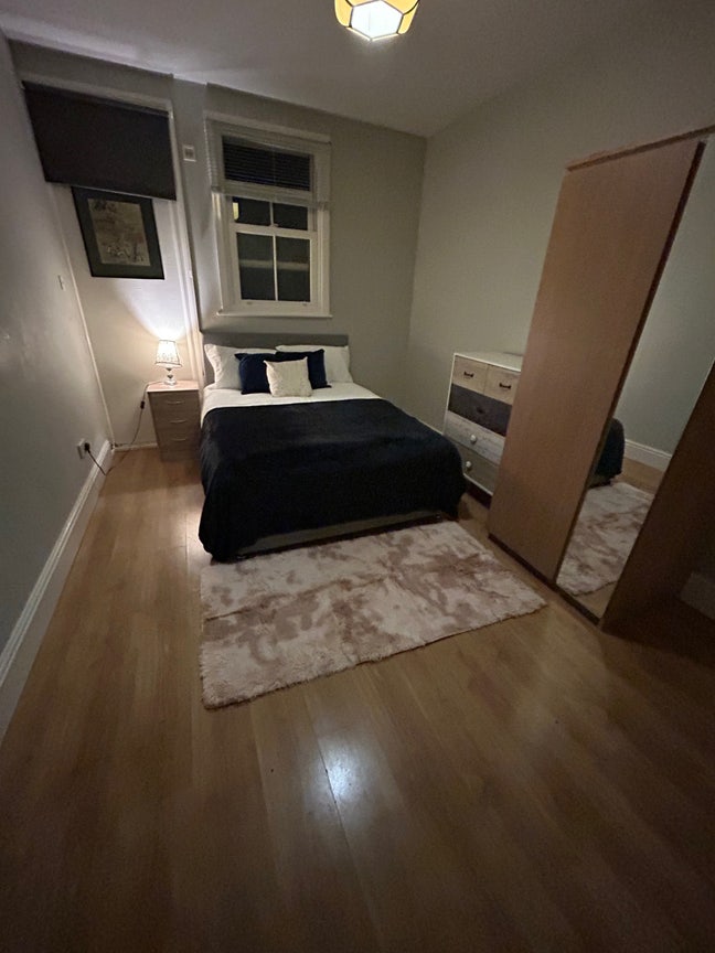 Stunning Newly Refurbished Room*Central Location* Main Photo
