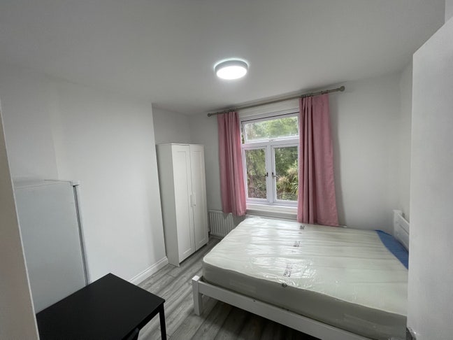 “ Double room for rent “ Main Photo