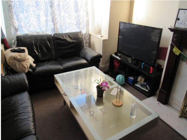 3 double rooms  1 single room on Filton Avenue  Main Photo