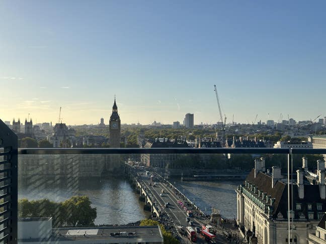 En-Suite outward facing room Westminster bridge Main Photo