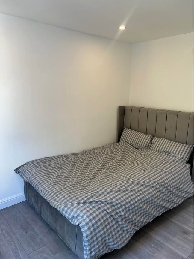 Private double bedroom available for rent Main Photo