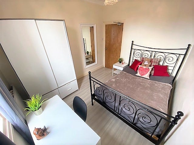 Dbl rooms in young prof houseshare Main Photo