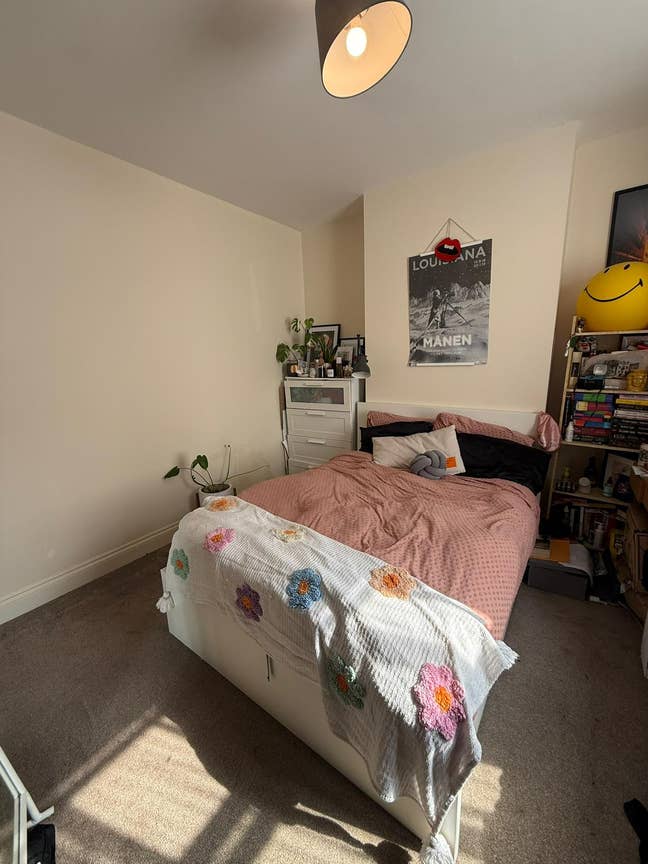 Double Room in a great location.  Main Photo