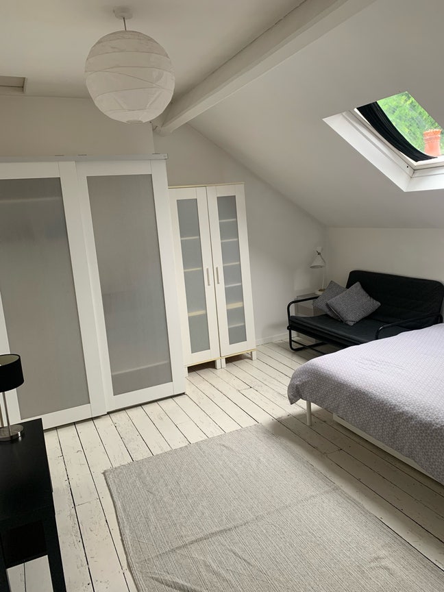 Bright Spacious Double Bedroom Main Photo