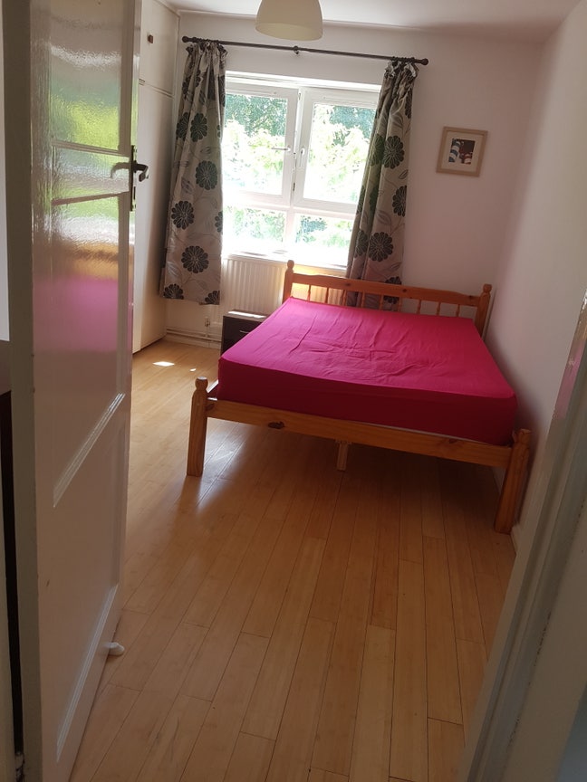 Spacious room to rent  Main Photo