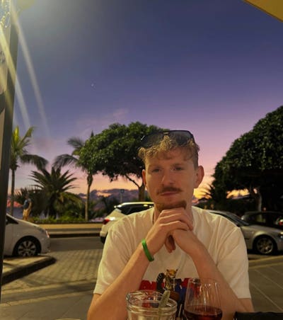 Looking For a Room near SK1 Main Photo