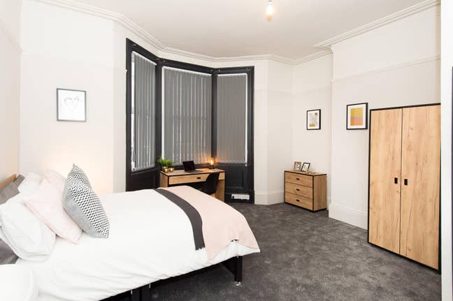 Lovely, Bright & Huge room available now! 🏡 Main Photo