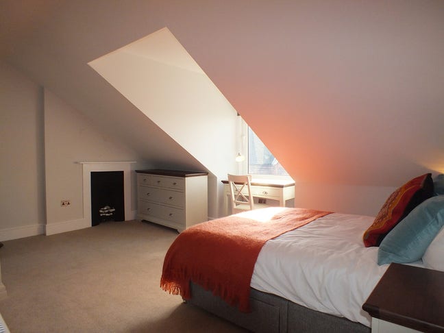 Amazing Property Close to Royal Berkshire Hospital Main Photo
