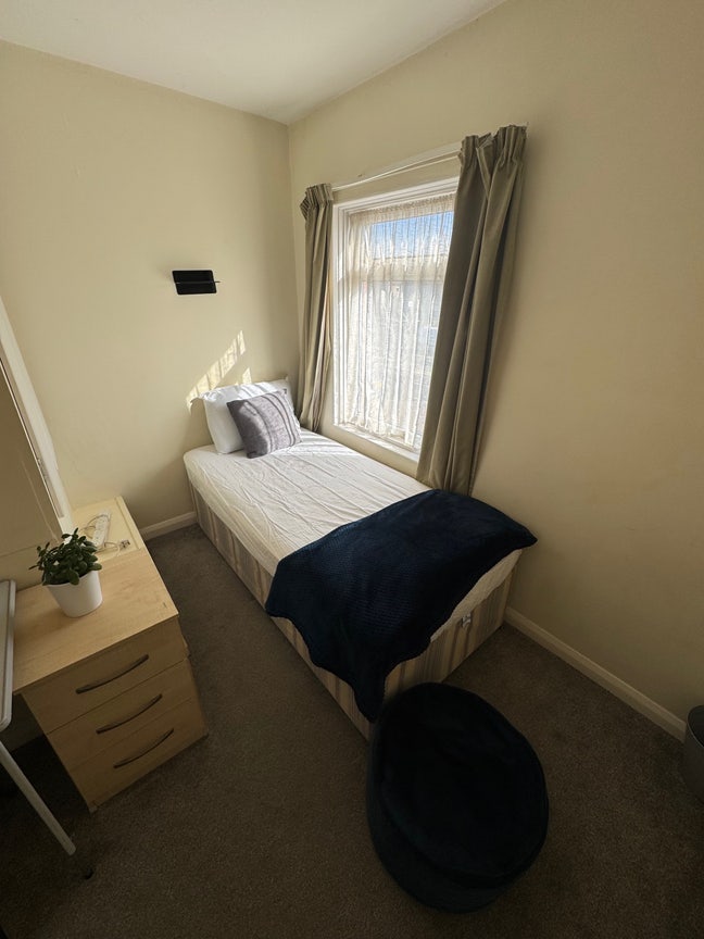 Professional Single Room -No Deposit - Netflix inc Main Photo