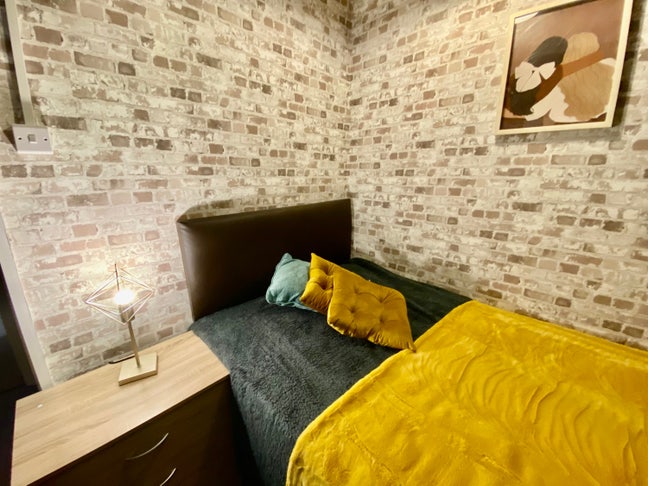 # Modern 3-Bedroom appartment Tooting Broadway Main Photo