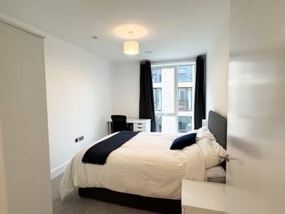 Furnished Double Room Available in 3-Bed Flat Main Photo