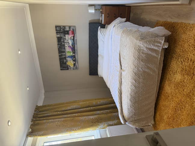 Double spacious room available, in a 3 bed house Main Photo