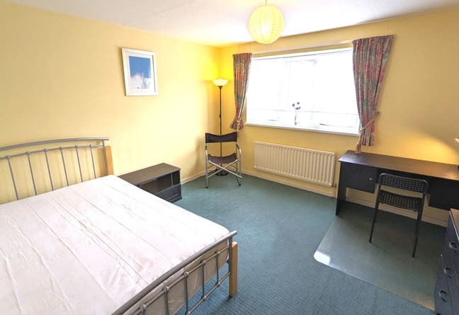 Large Double Room, Great Access for CMK Main Photo