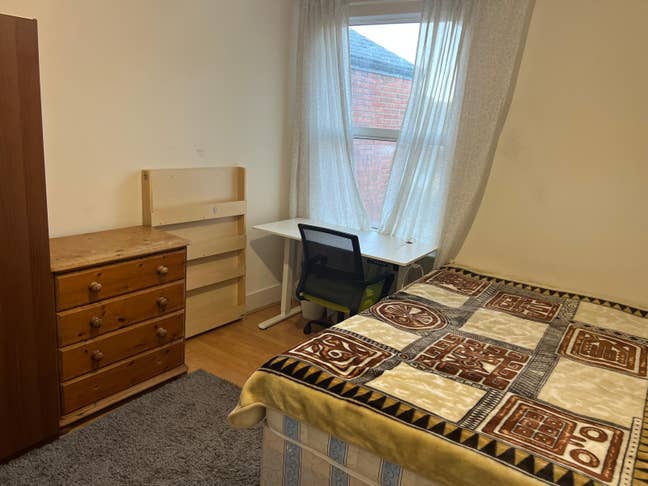 Two single and one double bedrooms,Willesden Green Main Photo