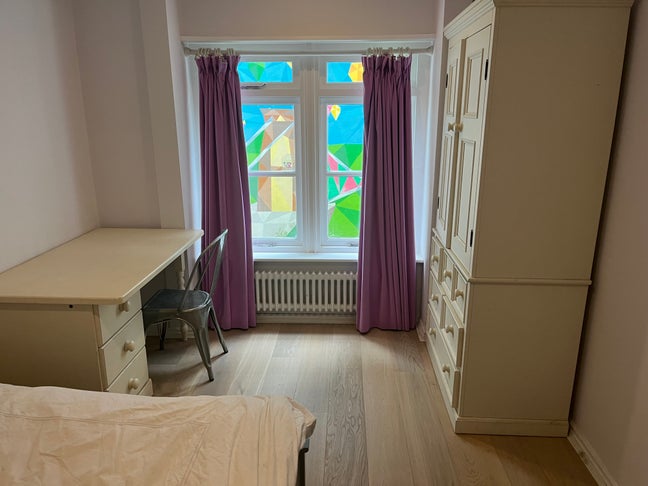 Quiet room in Clifton village  Main Photo