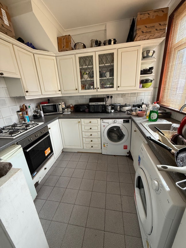  Large Double Room Turnpike lane  Main Photo