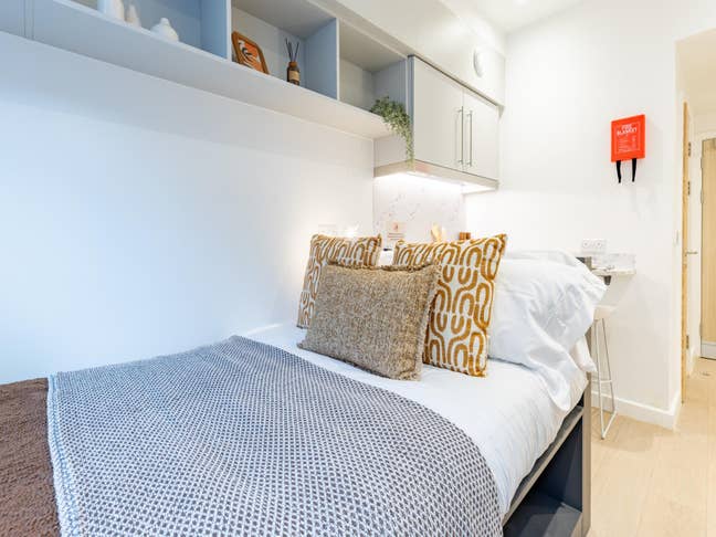 Paddington Citi view Gold Studio Main Photo