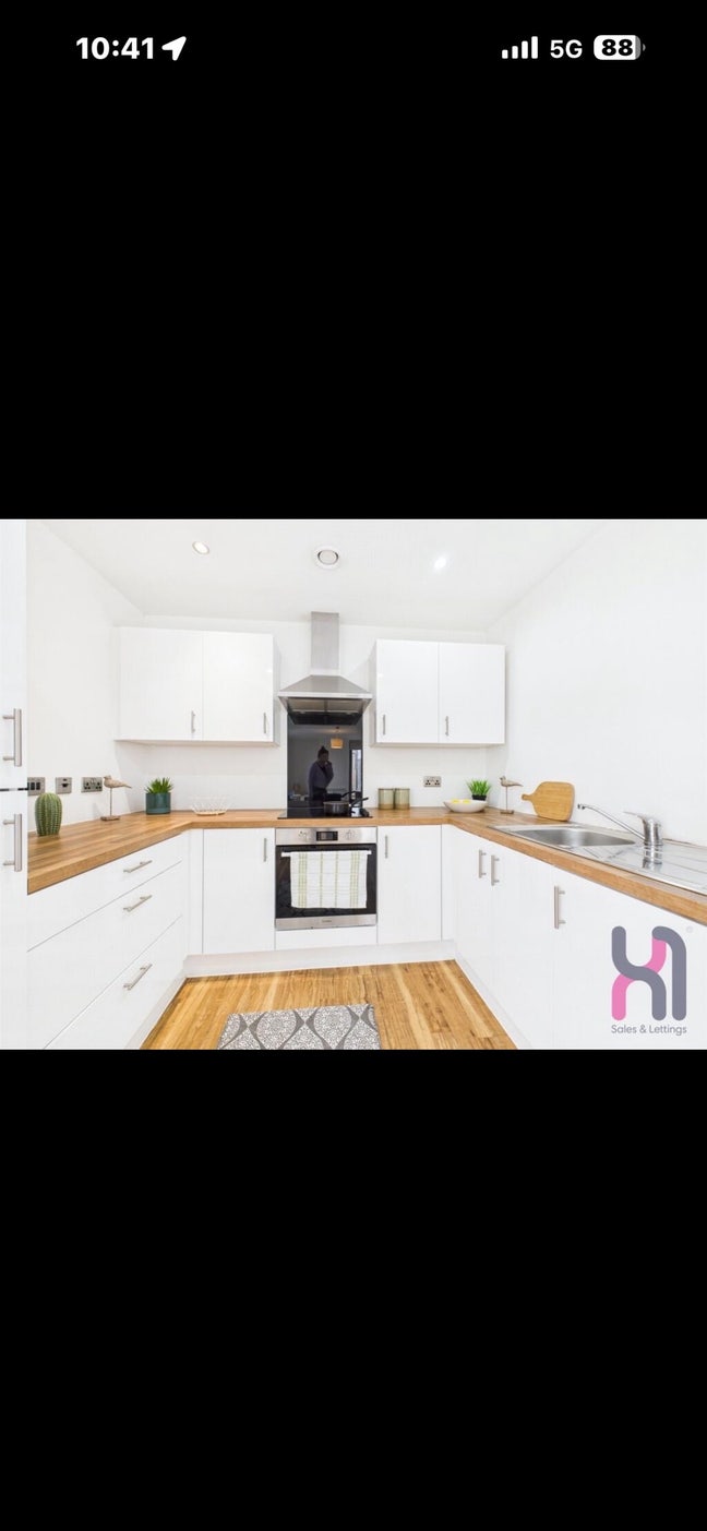 Room available in Media City! Main Photo